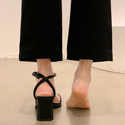 Μοντέρνα γυναικεία πέδιλα με τετράγωνο τακούνι - οικολογικό δέρμα