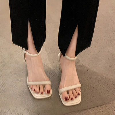 Μοντέρνα γυναικεία πέδιλα με τετράγωνο τακούνι - οικολογικό δέρμα