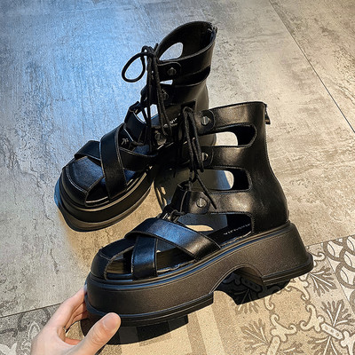 Μοντέρνα γυναικεία σανδάλια από οικολογικό δέρμα με τραχιά σόλα και κορδόνια