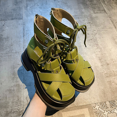 Μοντέρνα γυναικεία σανδάλια από οικολογικό δέρμα με τραχιά σόλα και κορδόνια