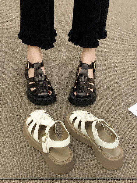 Ženske kožne sandale s kopčom