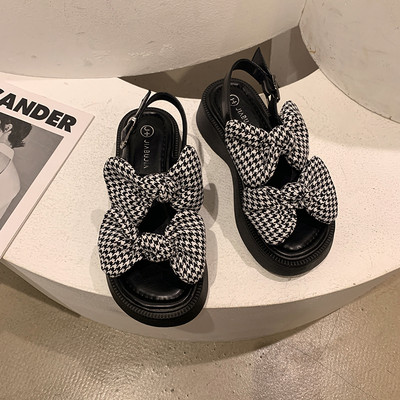 Γυναικεία σανδάλια με κορδέλα και μεταλλικό κούμπομα νέο μοντέλο