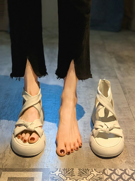 Γυναικεία μοντέρνα σανδάλια από οικολογικό δέρμα και κλείσιμο με φερμουάρ