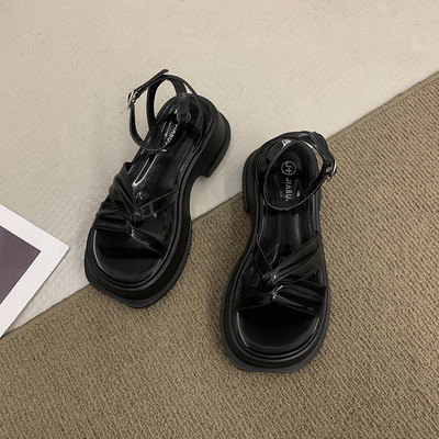 Γυναικείες casual παντόφλες ή σανδάλια με τραχιά σόλα