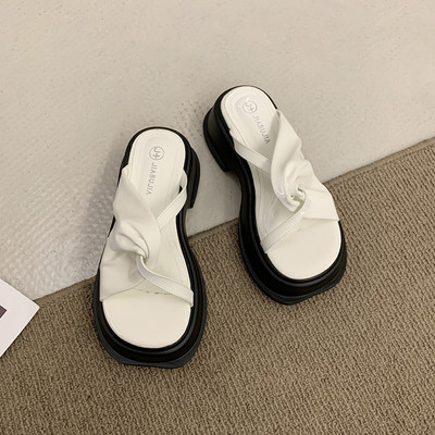 Γυναικείες casual παντόφλες ή σανδάλια με τραχιά σόλα