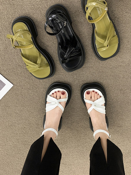 Ženske ležerne papuče ili sandale s grubim potplatom