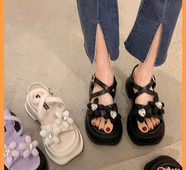 Γυναικεία έκο δερμάτινα σανδάλια με 3D στοιχείο