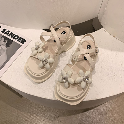 Γυναικεία έκο δερμάτινα σανδάλια με 3D στοιχείο