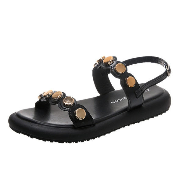 Casual γυναικεία σανδάλια από οικολογικό δέρμα με μεταλλικά στοιχεία