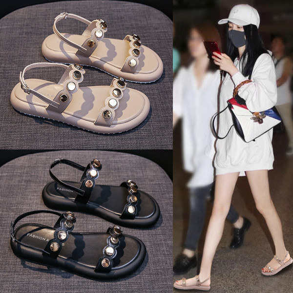 Casual γυναικεία σανδάλια από οικολογικό δέρμα με μεταλλικά στοιχεία