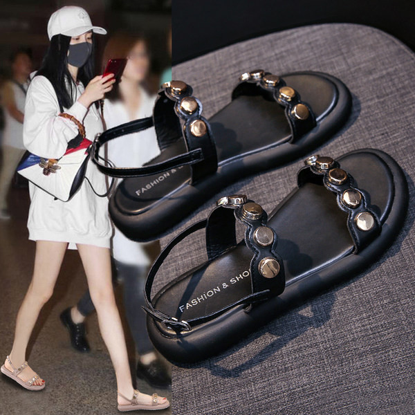 Casual γυναικεία σανδάλια από οικολογικό δέρμα με μεταλλικά στοιχεία