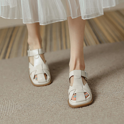 Moteriškos basutės iš dirbtinės odos – velcro užsegimas