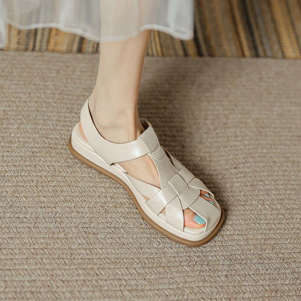 Moteriškos basutės iš dirbtinės odos – velcro užsegimas