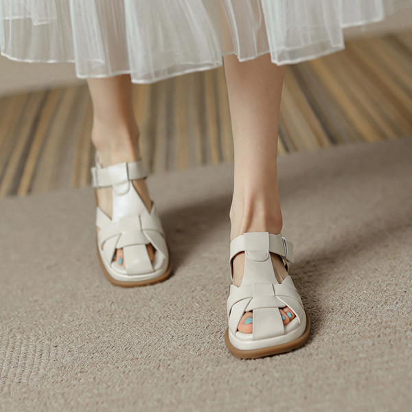 Moteriškos basutės iš dirbtinės odos – velcro užsegimas