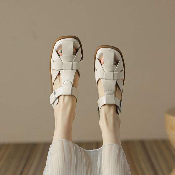 Moteriškos basutės iš dirbtinės odos – velcro užsegimas