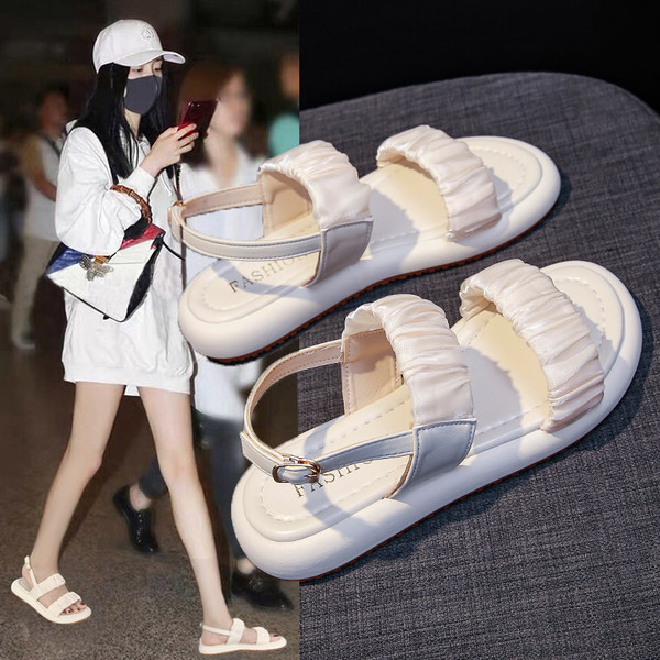 Ležerne sandale sa skupljenim efektom