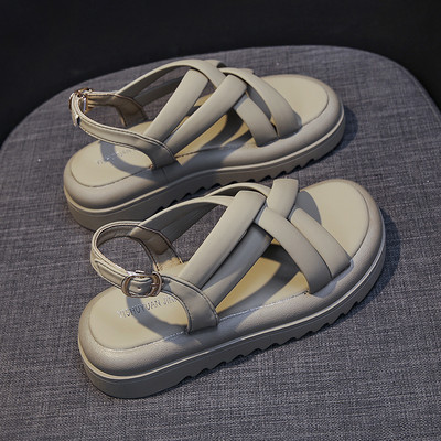 Μοντέρνα σανδάλια με σταυρωτά λουράκια  για γυναίκες