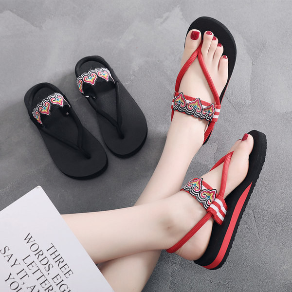 Γυναικεία casual πέδιλα ανάμεσα στα δάχτυλα με κέντημα