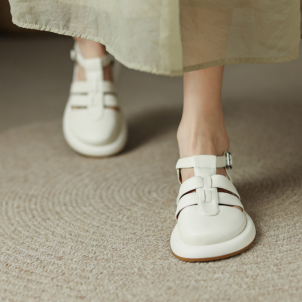 Ženske zatvorene sandale od eko kože sa metalnom kopčom