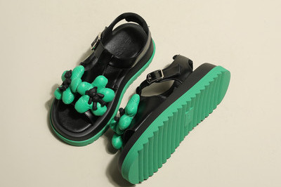 Γυναικεία πέδιλα με ψηλή σόλα 5,5cm νέο μοντέλο