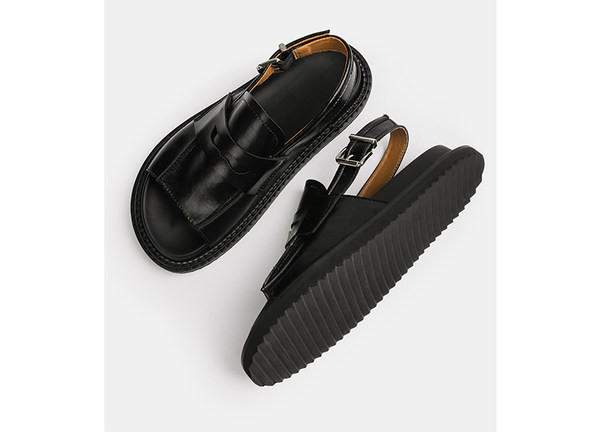 Κλασικά έκο δερμάτινα σανδάλια μοντέλου με μεταλλική αγκράφα