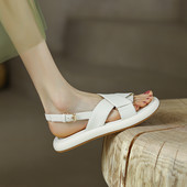 Γυναικεία σανδάλια κλασικό μοντέλο από οικολογικό δέρμα με μεταλλικό κούμπωμα