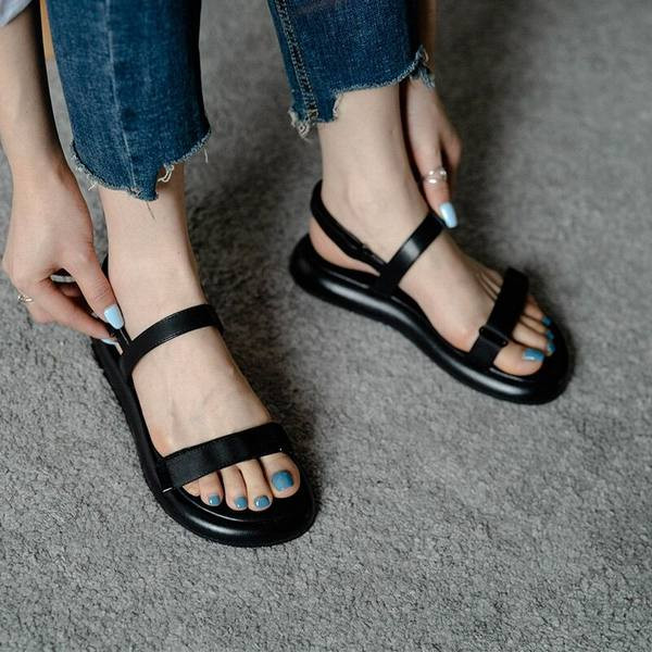 Ženske ljetne sandale s čičak kopčom i ravnim potplatom