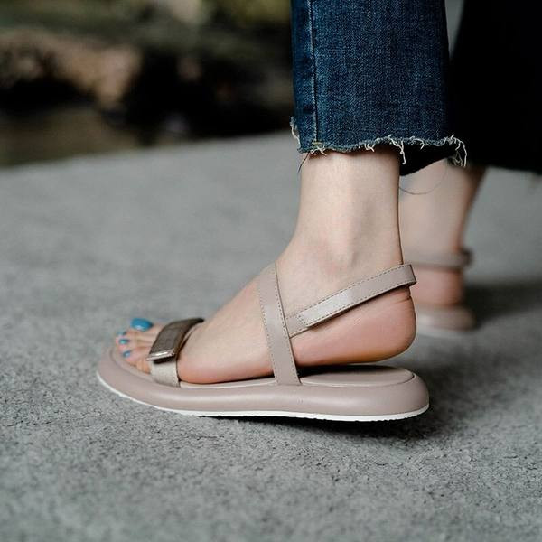 Ženske ljetne sandale s čičak kopčom i ravnim potplatom