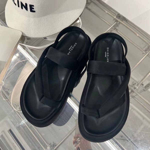 Ženske ležerne sandale s ravnim vrhovima