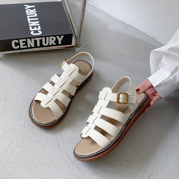 Ženske ležerne sandale od eko kože s metalnom kopčom