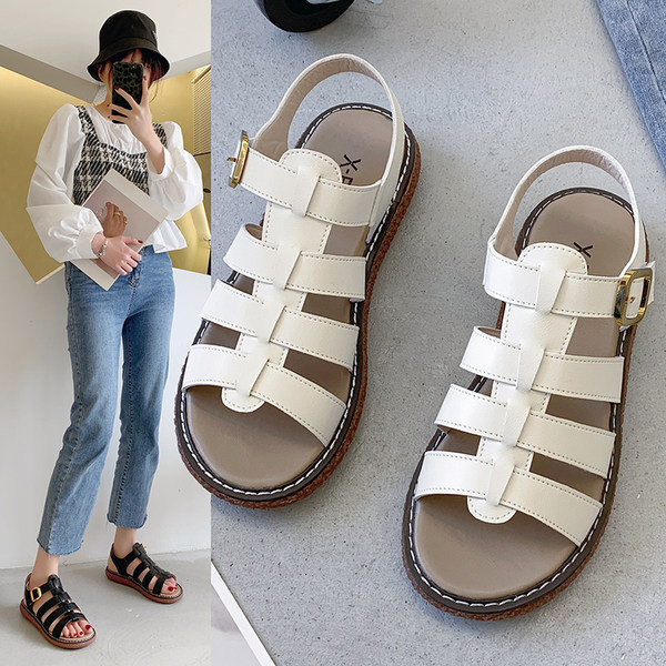 Ženske ležerne sandale od eko kože s metalnom kopčom