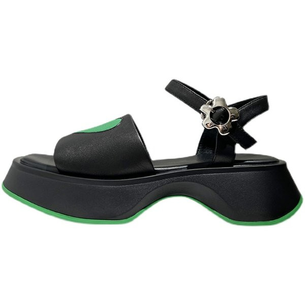 Γυναικεία casual πέδιλα με τραχιά σόλα σε λευκό και μαύρο  χρώμα