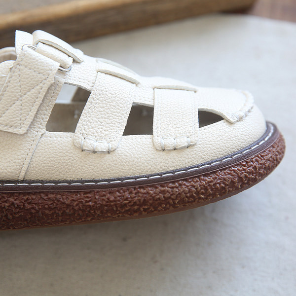 Ženske zatvorene sandale od umjetne kože s čičak kopčanjem