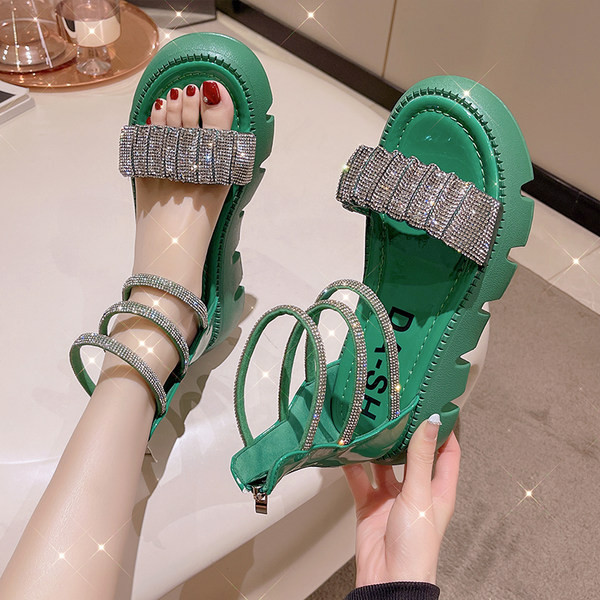 Ženske sandale s ukrasnim kamenčićima i efektom biranja