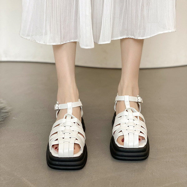 Γυναικεία κλειστά τετράγωνα οικολογικά έκο δερμάτινα σανδάλια με μεταλλική αγκράφα