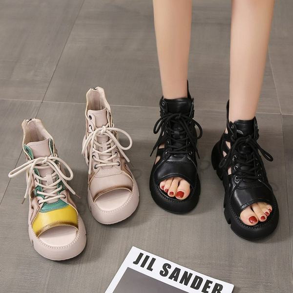 Ρετρό σανδάλια από οικολογικό δέρμα με τραχιά σόλα