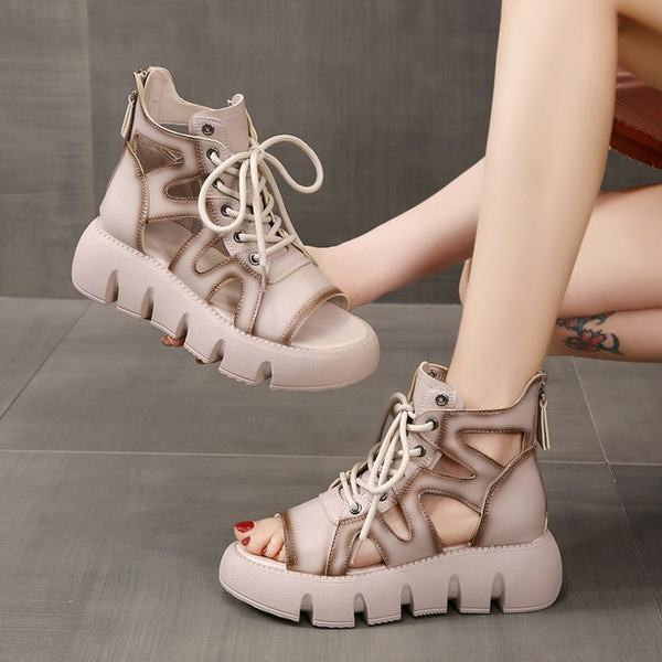 Ρετρό σανδάλια από οικολογικό δέρμα με τραχιά σόλα