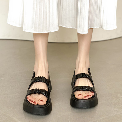 Ženske sandale sa nabranim efektom eko kože