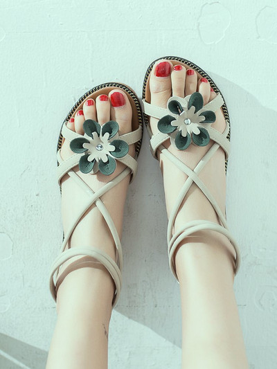 Ежедневни дамски сандали от еко кожа с декорация цвете
