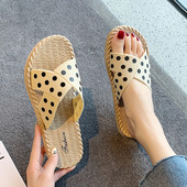 Γυναικείες λαστιχένιες παντόφλες - δύο μοντέλα