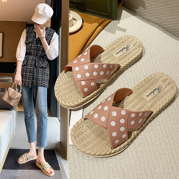 Γυναικείες λαστιχένιες παντόφλες - δύο μοντέλα