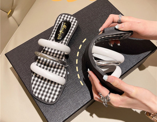 Γυναικείες casual παντόφλες σε δύο χρώματα