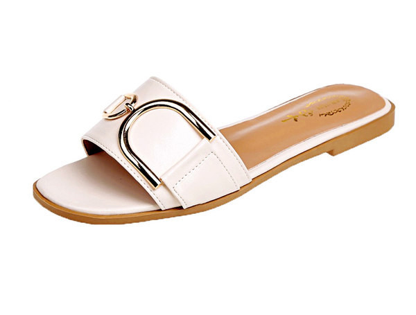 Γυναικείες παντόφλες από οικολογικό δέρμα με μεταλλικό στοιχείο