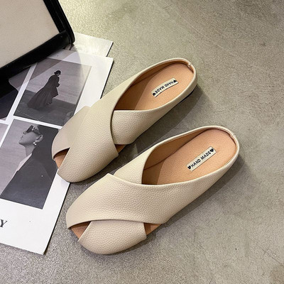 Ženske zatvorene papuče od umjetne kože s ukrasnim kamenčićima