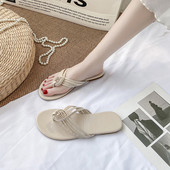 Γυναικείες παντόφλες με χαμηλή επίπεδη σόλα με λουράκια στα δάχτυλα