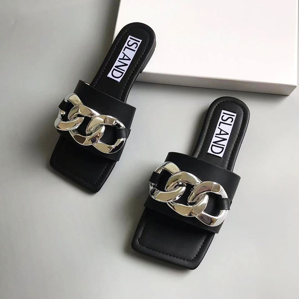 Moderne papuče od eko kože sa metalnim ukrasom