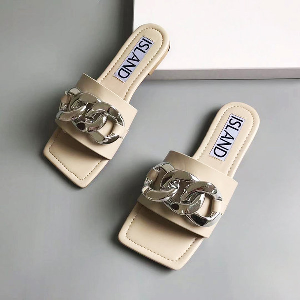 Moderne papuče od eko kože sa metalnim ukrasom