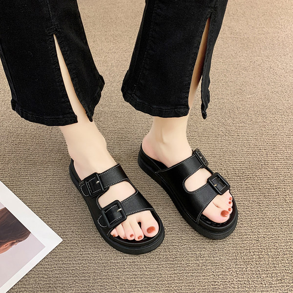 Casual παντόφλες με  αγκράφες από οικολογικό δέρμα