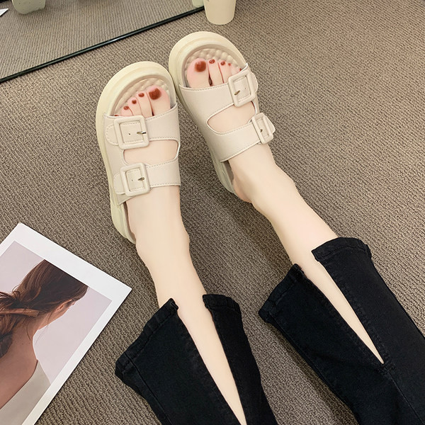 Casual παντόφλες με  αγκράφες από οικολογικό δέρμα