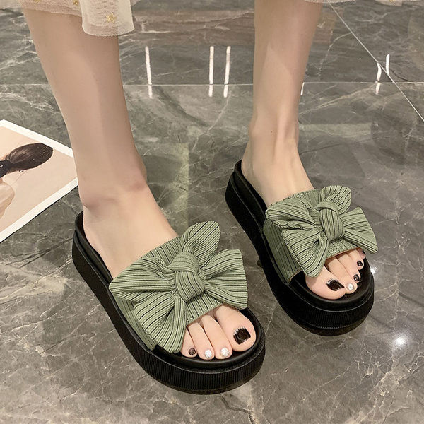 Γυναικείες παντόφλες με ψηλή πλατφόρμα 4,5 εκ. και κορδέλα